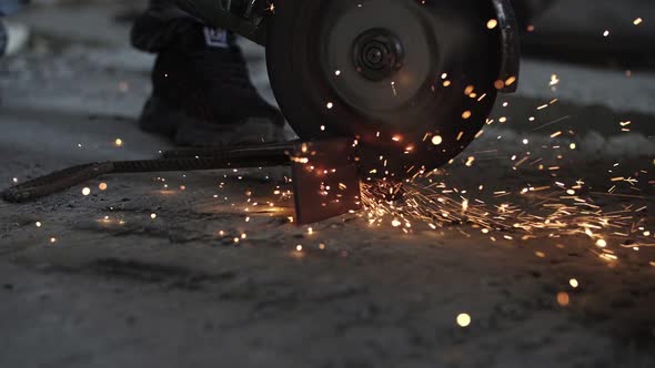 worker cuts metal with a angle grinder