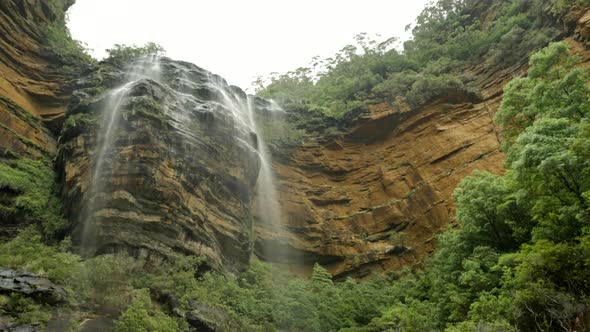 low angle view of the top of wentworth falls