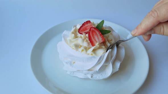 Tea Spoon Break Pavlova Dessert