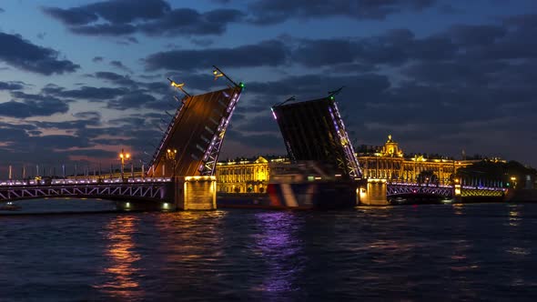 Dvortsovy Bridge Being Closed, Petersburg