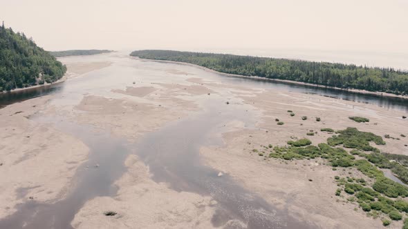 4K Salmon river going downstream - Drone flying seq 002/002