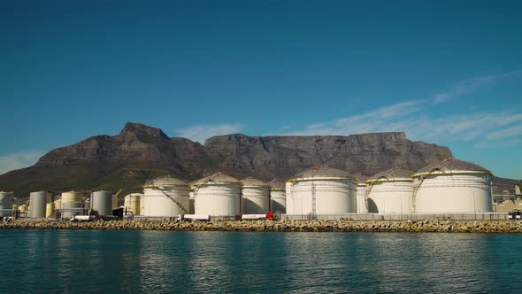 Oil. Oil reserves. Tanks Refinery. Bunkering. Power engineering. Cape Town. South Africa.