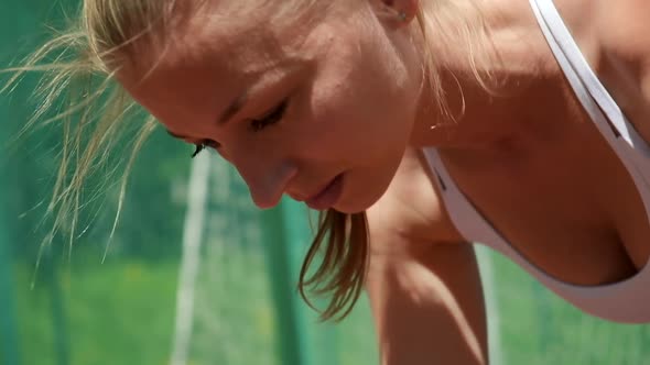 Sporty Fit Caucasian Female Standing on Knees in Plank Position Lifting Head Up