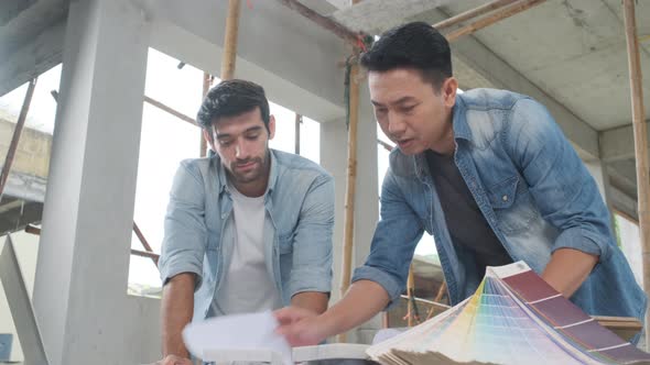 Team onsite of architecture inspector and discuss together