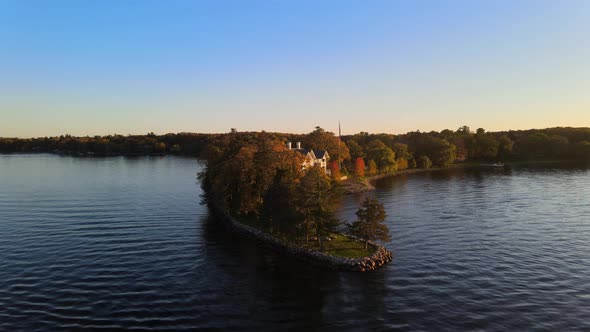 Amazing house on an island at Lake Minnetonka, gorgeous piece of real state for vacation home or for