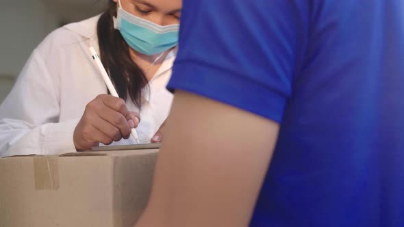 Deliveryman Carry Box Deliver To Customer Wearing Mask