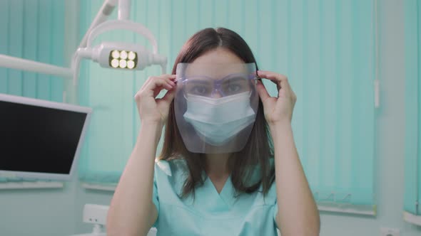 The Female Doctor Puts on a Mask