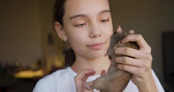 A Teenage Blogger Talks About Her Pet a Domestic Rat During an Online Broadcast