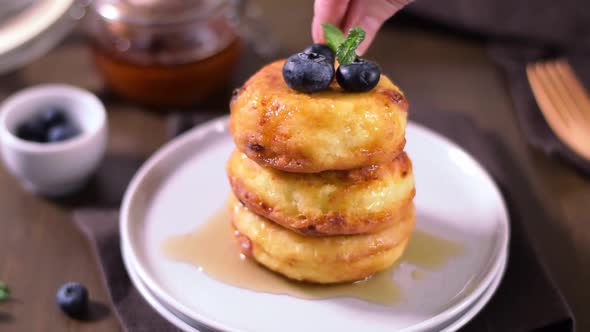 Serving Syrniki, cottage cheese fritters