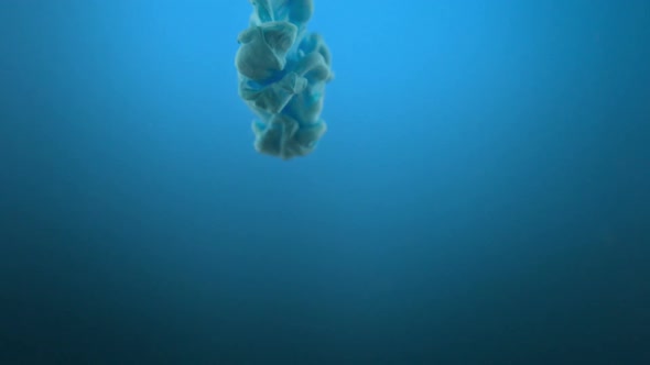 Green ink in water, Slow Motion alt