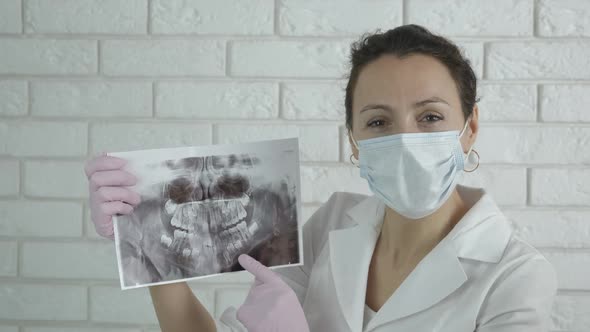 Dentist with a picture of teeth. 