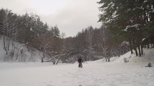 Extreme Mountain Biking in the Snowcovered Forest