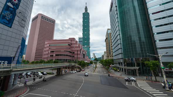 time lapse of Taipei 101 tower with traffic on road in Taipei, Taiwan