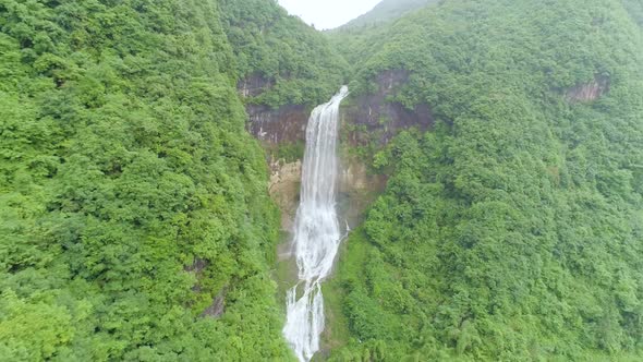 Aerial Photography Beautiful Scenery Mountain Waterfall Cliff Waterfall 4K ()