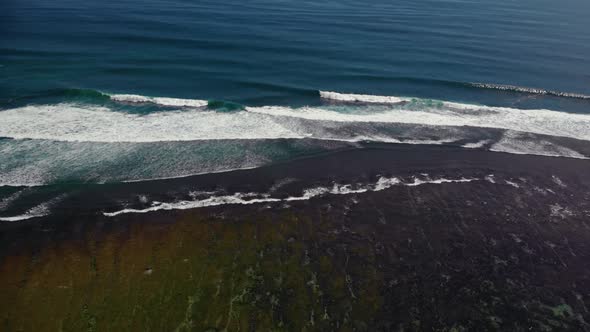 Flight Overlooking the Wonderful Power of the Indian Ocean and the Formation of the Rip Current