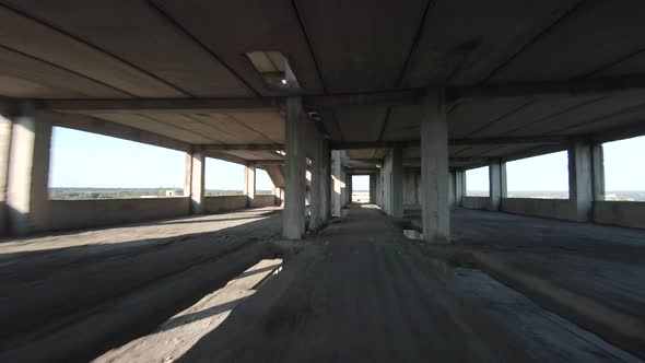 FPV Drone Flies Fast Through an Abandoned Building