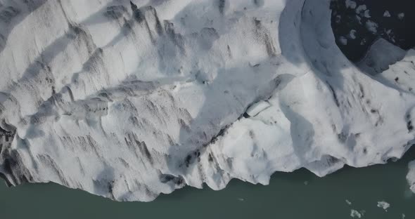 Aerial view of glacier fragments in the Jökulsárlón lago.