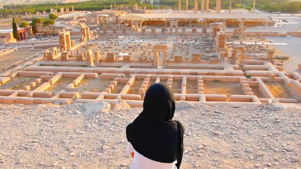 Woman Watch Panorama Of Persepolis