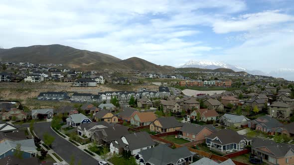 Single family homes in the foothills of Travers Mountain in Lehi, Utah with snow-capped peaks in the