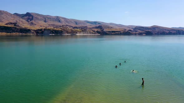 Hasankeyf' te Yüzen Çocuklar