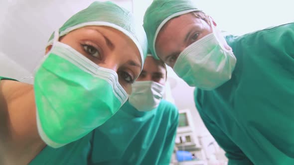 Focus on a surgical team taking off an anesthesia mask