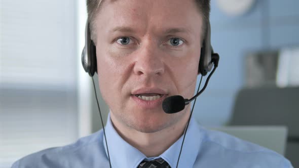 Talking Call Center Agent