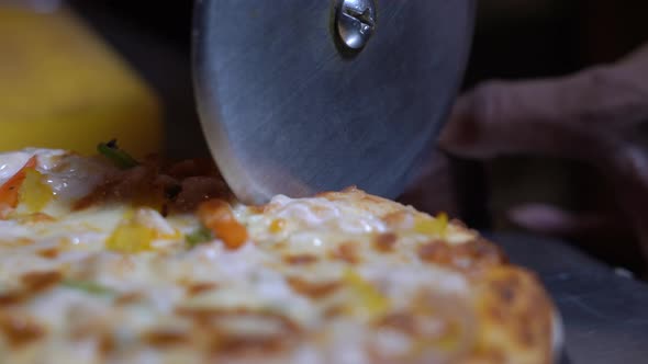 cutting  the slice of pizza for eat