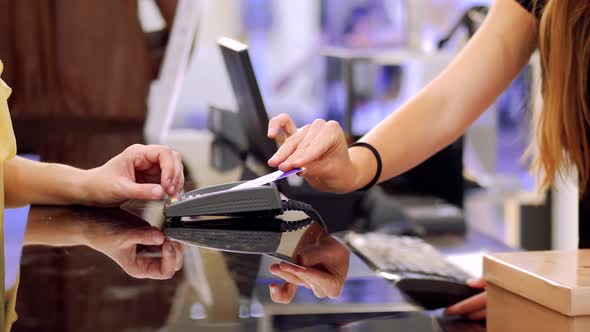 Payment by credit card with contactless technology.