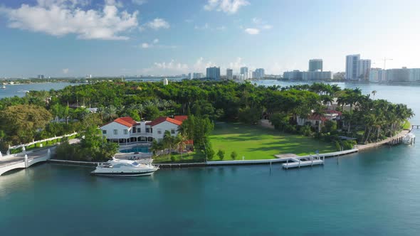 Aerial Slow Motion of Tropical Nature Island. Homes of the Star Island, Miami alt