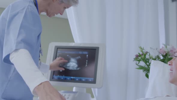 Pregnant woman in hospital alt