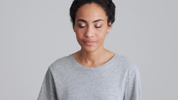 Smiling African woman in t-shirt looking at the camera