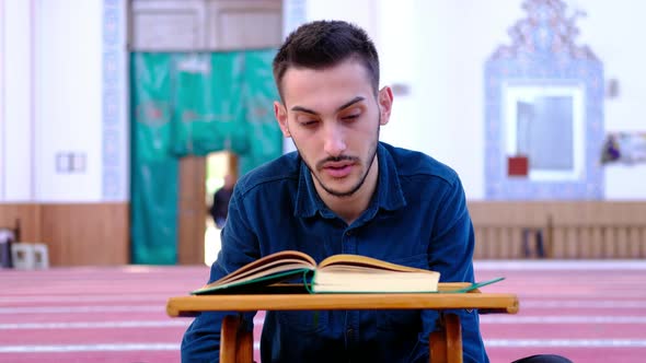 Teen Who Read Quran Mosque