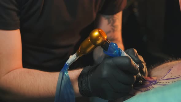 Spider Tattoo on Customers Shoulder Drawing By Tattooist with Electric Machine