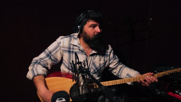 Playing Turkish Saz in the Studio