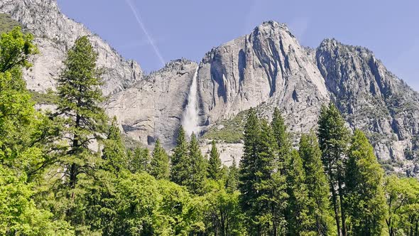 Wonderful Scenery and Landscape at Yosemite Falls and Yosemite National Park