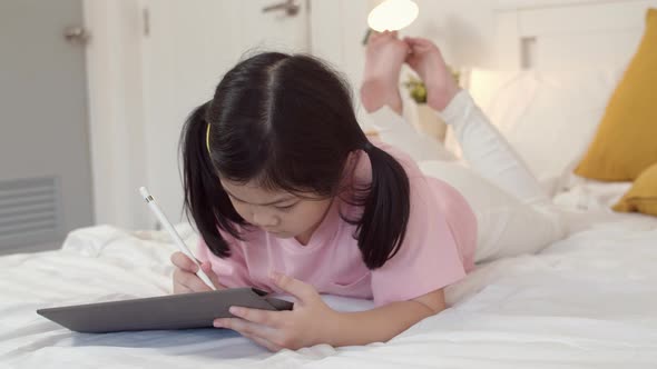 Asia japanese woman child kid relax rest fun happy using tablet draw cartoon