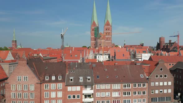 Sliding Reveal of Medieval City Centre