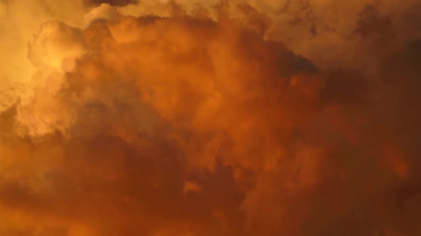 golden cloud turn to dark cloud, time lapse