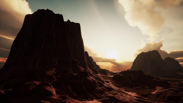 Amazing Sandstone Formations in Famous Sunset at Monument Valley alt