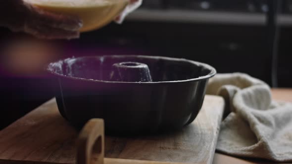 Bake the Dough for the Cake in the Form of Baking