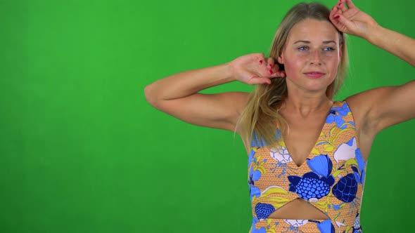 Young Pretty Blond Woman Wakes Up and He Is Suprised - Green Screen - Studio