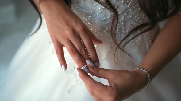 Elegant Bride Wear Beautiful Engagement Ring