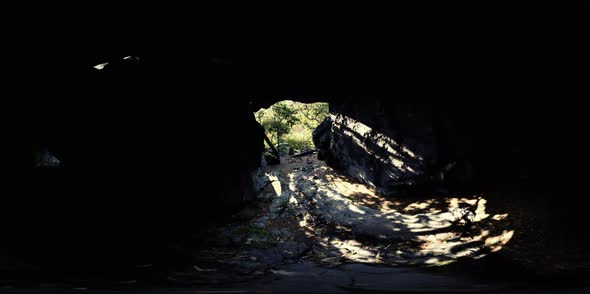 VR360 Sun Rays in Big Cave