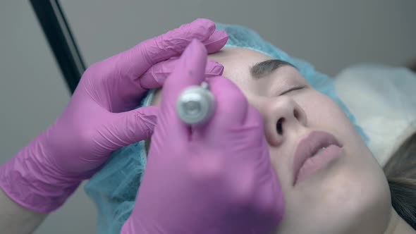 Specialist Hands in Sterile Gloves Color Girl Eyebrow