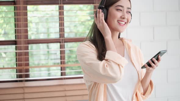 Casual woman listening with smartphone