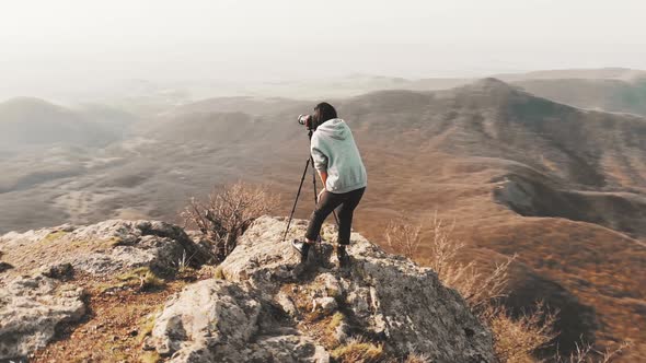 Cirle Around Woman Photographer Happy Shooting Landscapes