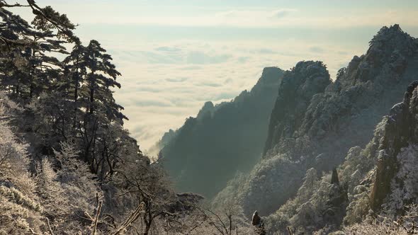 Time lapse fog surrounding the Yellow Mountains (Huangshan) in China