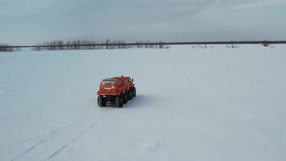 Eight - wheeled all - terrain vehicle