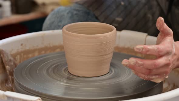 Forming Clay Pot Using Wet Sponge