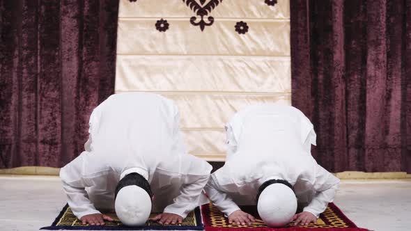 Muslim men praying